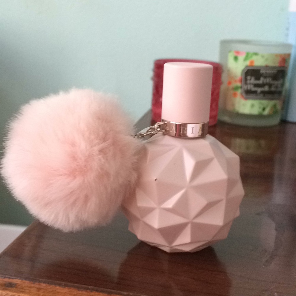 Ariana Grande sweet like candy perfume